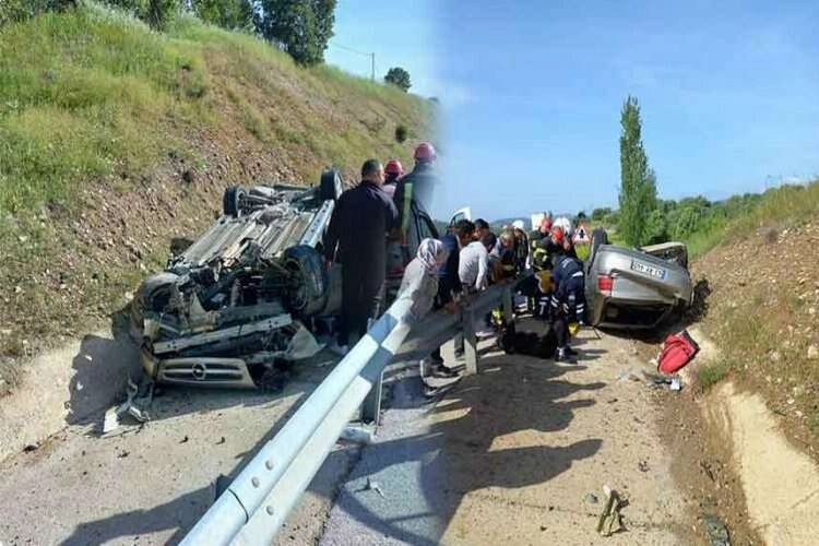 Kütahya'da kaza! Araç takla attı haberinin görseli