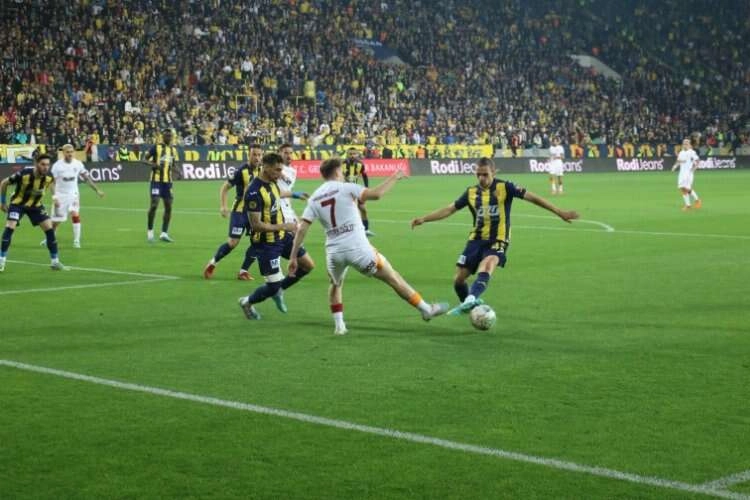 Süper Lig'de şampiyonluk Galatasaray'ın oldu haberinin görseli
