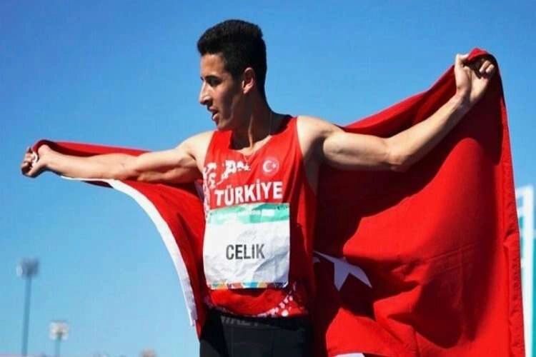 Milli sporcu Çelik, 45 yıllık Türkiye rekorunu kırdı haberinin görseli