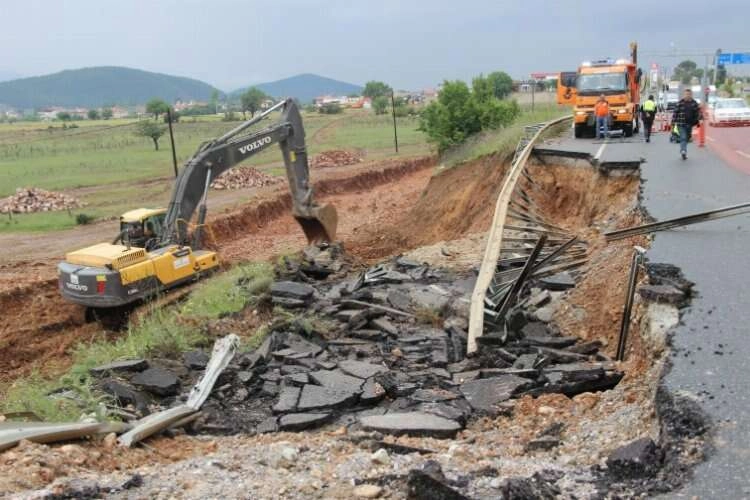 Muğla'da çöken karayolunda çalışma başlatıldı haberinin görseli