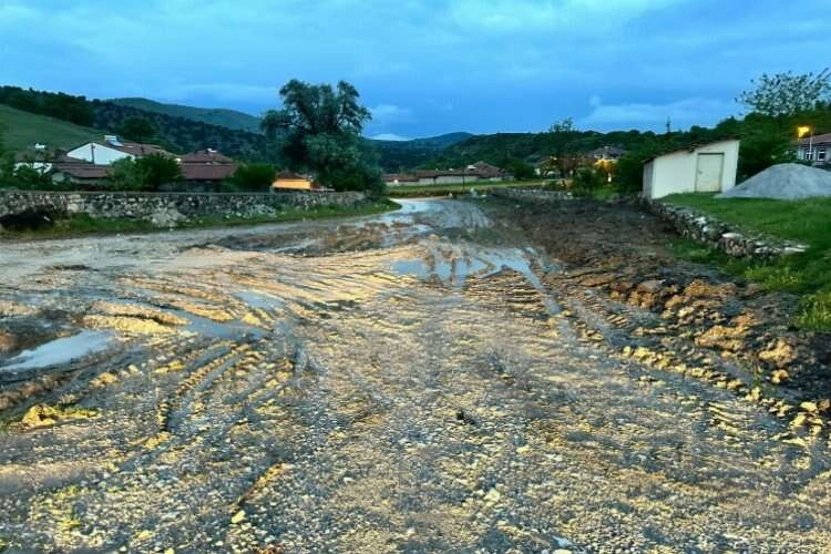 Afyonkarahisar’da aşırı yağışlar kenti sele teslim etti haberinin görseli