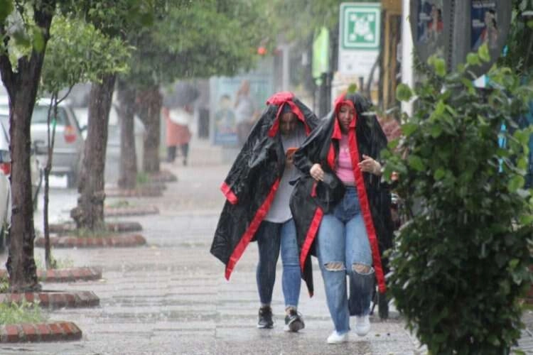 Aydın'da yaz yağmurları aralıksız sürüyor haberinin görseli