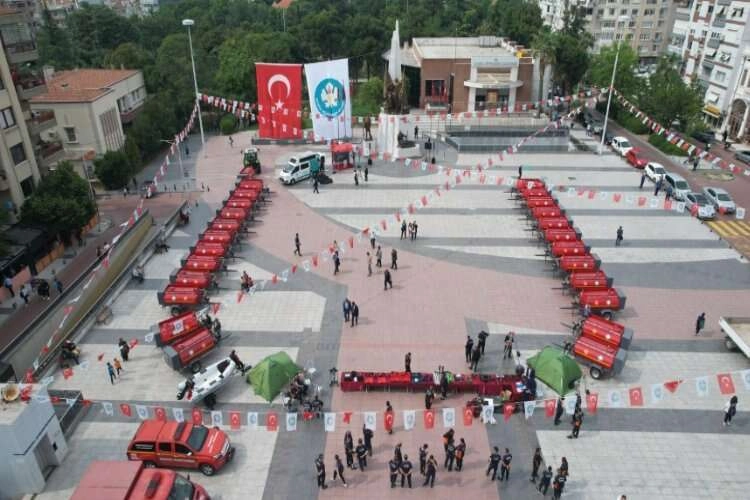 Manisa İtfaiyesi ekipmanlarını yeniledi haberinin görseli