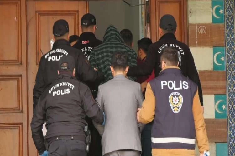 Fuhuş operasyonunda kurtarılan kadında virüs tespit edildi haberinin görseli