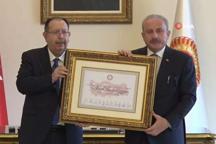 Cumhurbaşkanı Erdoğan'ın mazbatası teslim edildi