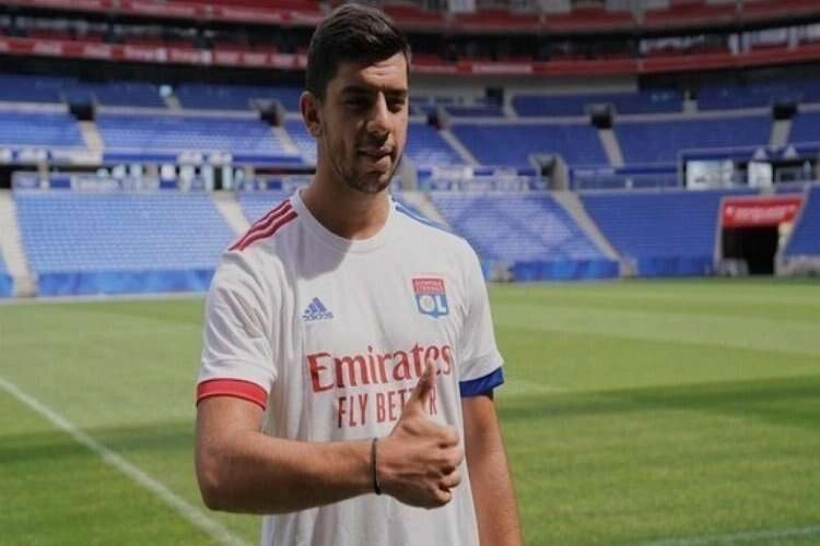 Valencia, Cenk Özkacar'ı almayı düşünüyor haberinin görseli