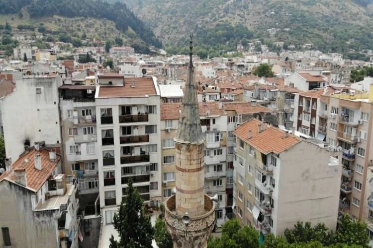 Manisa'da 500 yıllık camii rutubete yenik düşüyor haberinin görseli