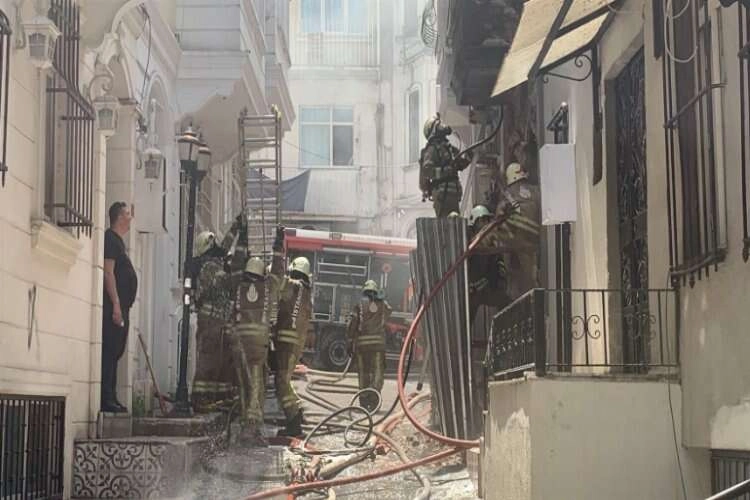 İstanbul'da metruk binada korkutan yangın haberinin görseli