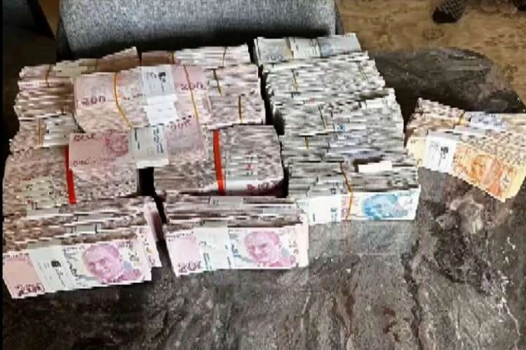 İzmir'de tefeci çetesi çökertildi haberinin görseli