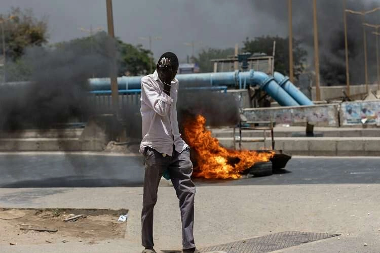 Senegal'de halk sokağa döküldü: Çok sayıda ölü haberinin görseli