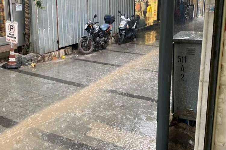 İzmir'de bardaktan boşalırcasına sağanak haberinin görseli