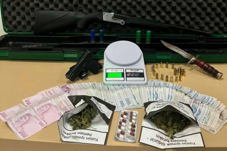 Durdurulan araçtan çıkanlar şaşkınlık yarattı haberinin görseli