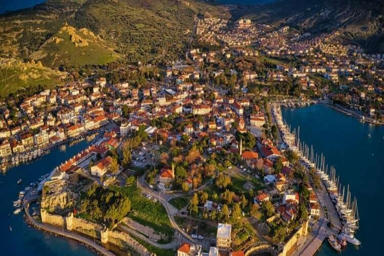 İzmir Foça'ya üniversite geliyor haberinin görseli