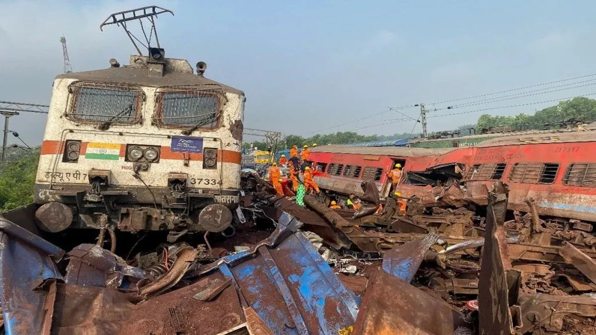 Hindistan&#039;da 3 tren çarpıştı: 288 ölü, 900&#039;den fazla yaralı