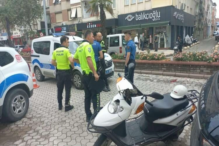 İzmir'de kaza: Karşıya geçerken motosiklet çarptı haberinin görseli