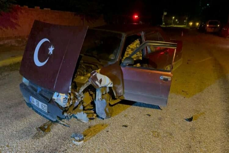 Afyonkarahisar'da kaza! İki otomobil çarpıştı haberinin görseli