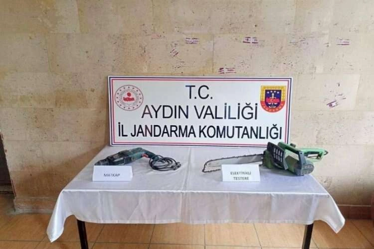Jandarma, hırsızlık şüphelisine geçit vermedi haberinin görseli