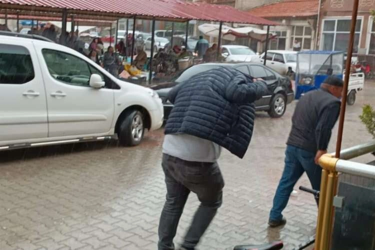 Afyonkarahisar, yağışa hazırlıksız yakalandı haberinin görseli