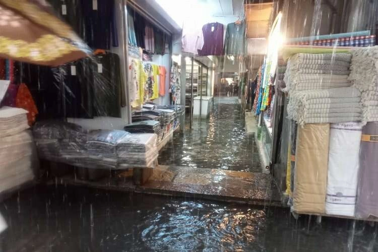 İzmir'deki su baskınları siyasetin de gündeminde haberinin görseli