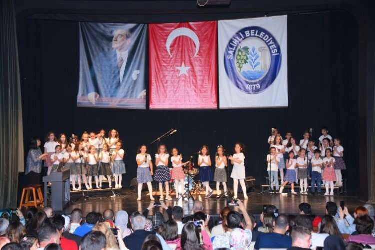 Manisa Salihli'de minikler hünerlerini sergiledi haberinin görseli