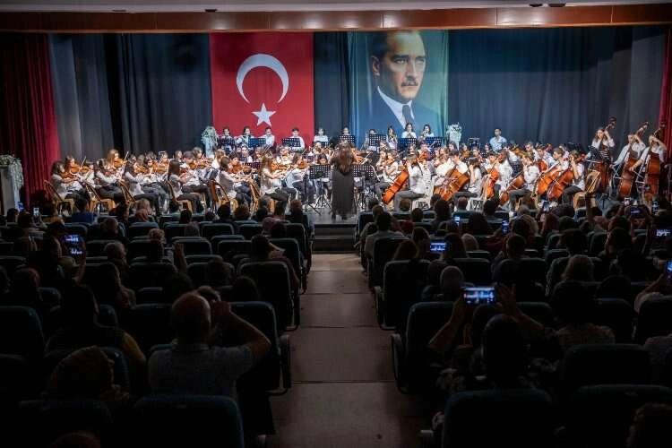 Konak’ta Barış Çocuk ve Gençlik Orkestrası’ndan konser haberinin görseli
