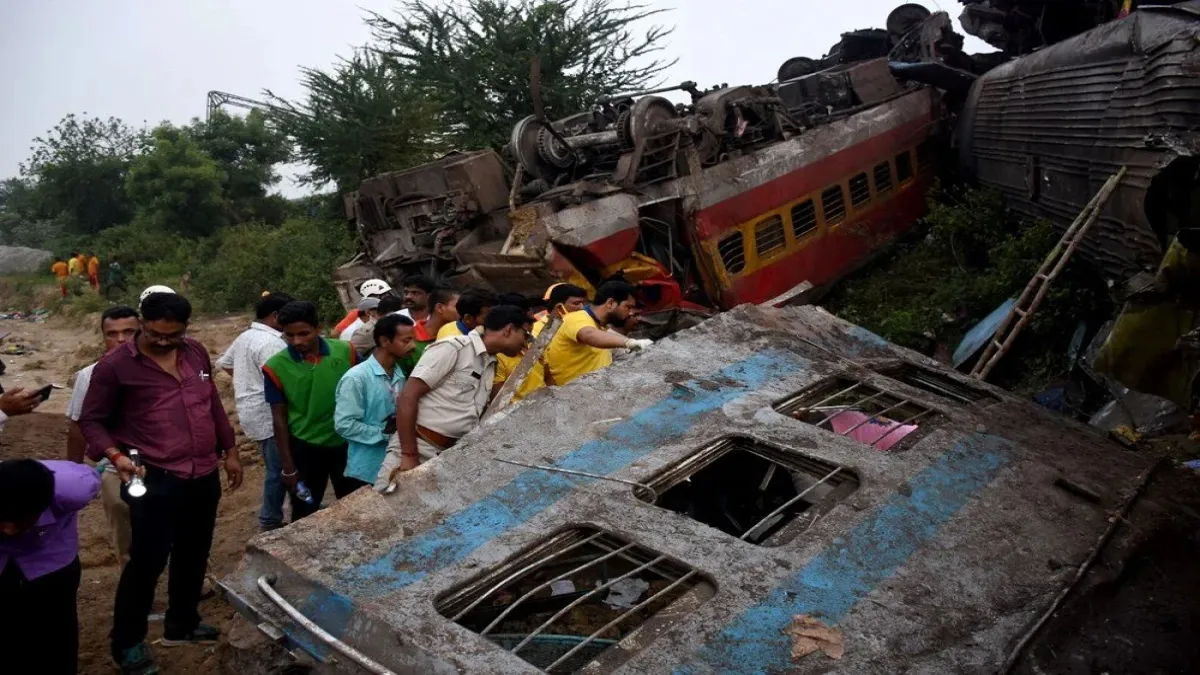 Hindistan&#039;da 3 tren çarpıştı: 288 ölü, 900&#039;den fazla yaralı