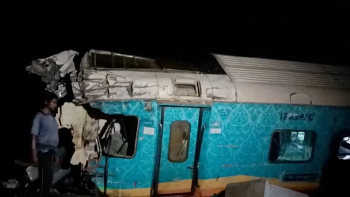Hindistan&#039;da 3 tren çarpıştı: 288 ölü, 900&#039;den fazla yaralı
