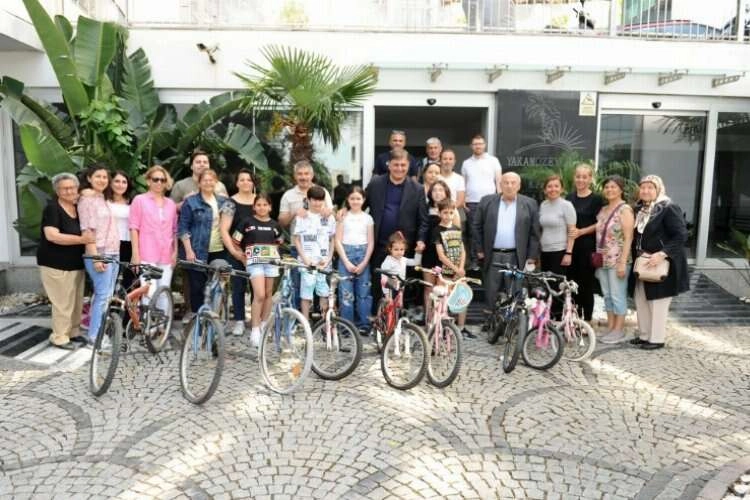 Karşıyaka’da çocuklardan bisiklet dayanışması haberinin görseli