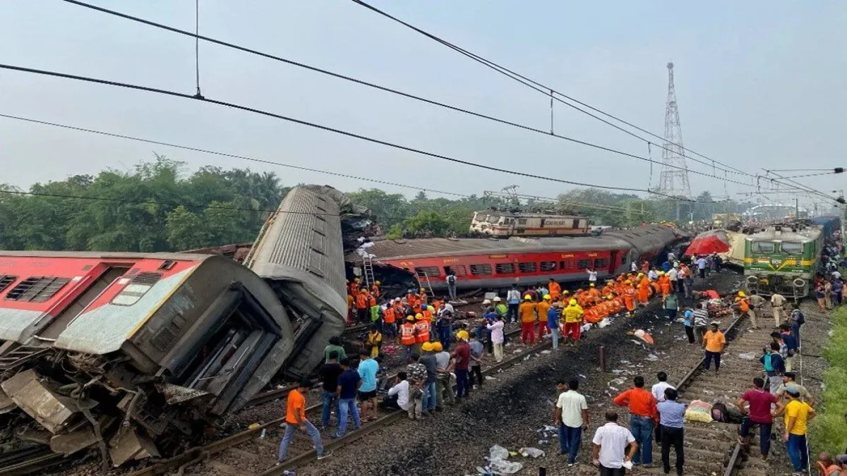 Hindistan&#039;da 3 tren çarpıştı: 288 ölü, 900&#039;den fazla yaralı