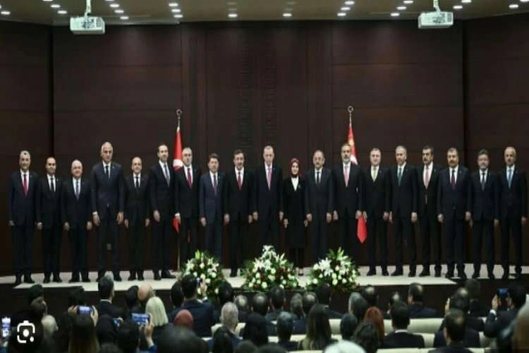 Cumhurbaşkanlığı yeni kabinesi Resmi Gazete'de haberinin görseli