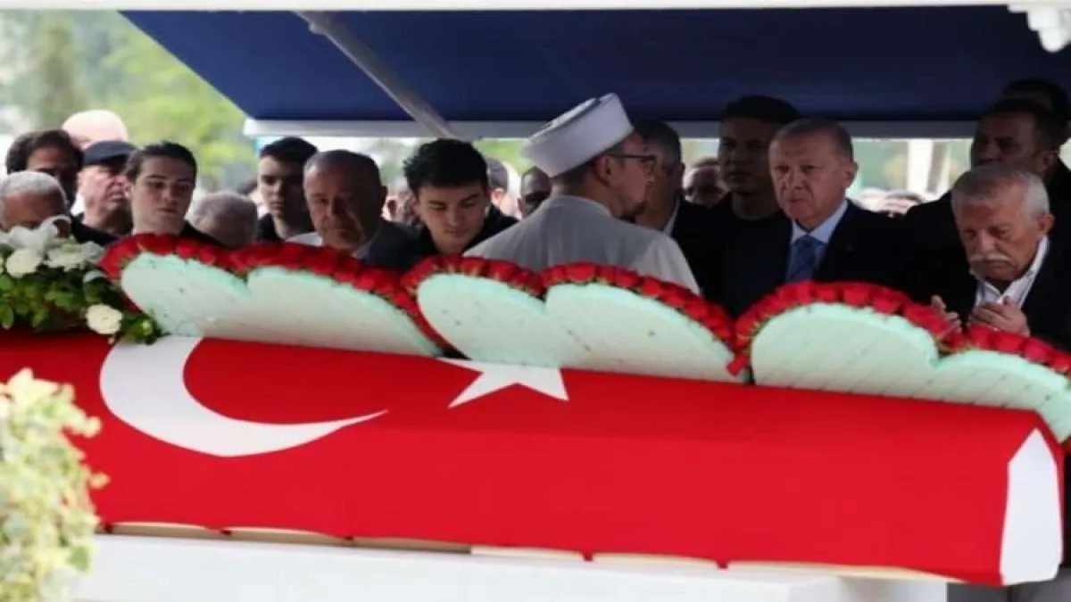 Gazeteci Mehmet Barlas son yolculuğuna uğurlandı haberinin görseli