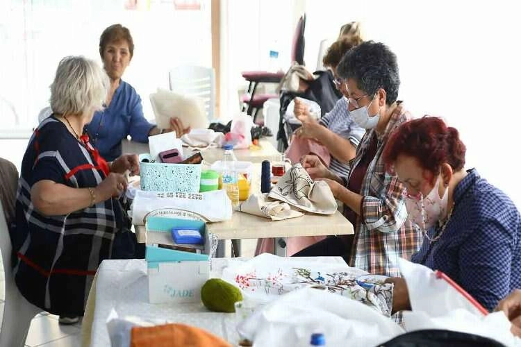 Bayraklılı kadınlardan ‘el emeği sergisi’ haberinin görseli