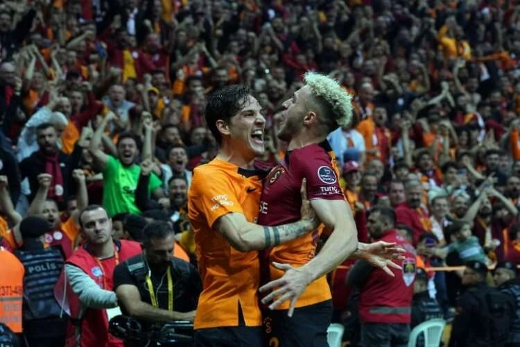 Derbide ilk yarı neler oldu? Galatasaray önde! haberinin görseli