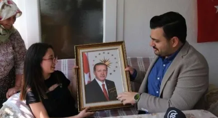 AK Parti'li İnan'dan, tepki gören gence ziyaret haberinin görseli