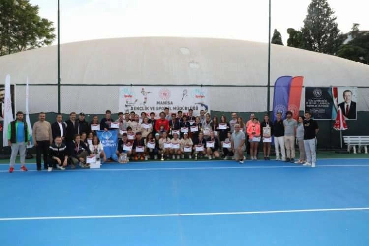 Okul Sporları Tenis Türkiye Şampiyonası bitti haberinin görseli