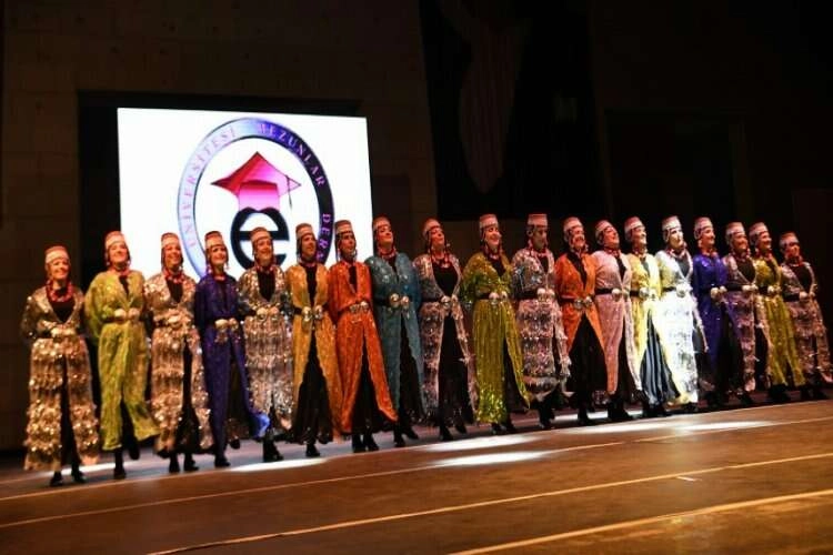 Bornova’da Halk Dansları Festivali’nde Balkan rüzgârı haberinin görseli