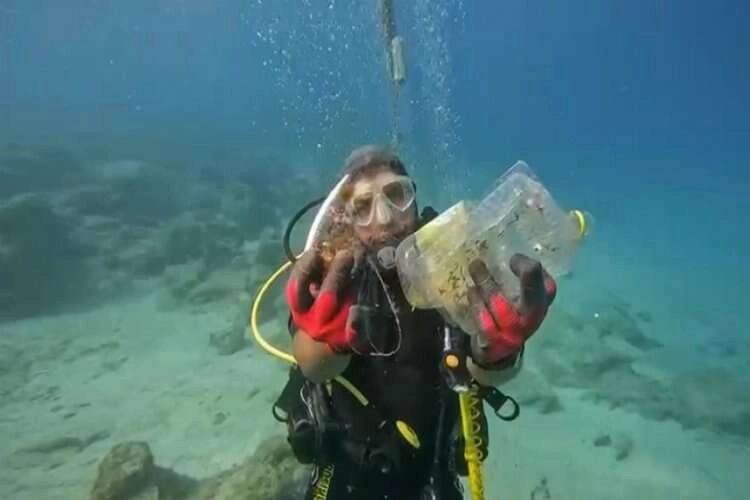 Antalya Kaş'ta deniz dibi temizliği yapıldı haberinin görseli