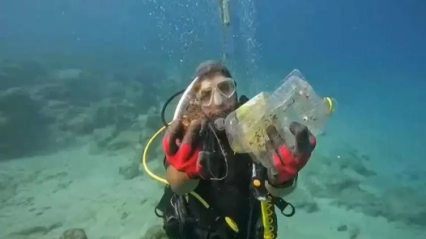 Antalya Kaş'ta deniz dibi temizliği yapıldı haberinin görseli