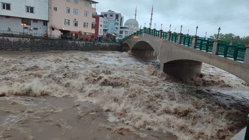 SAMSUN ŞİDDETLİ YAĞIŞ SONRASI SEL