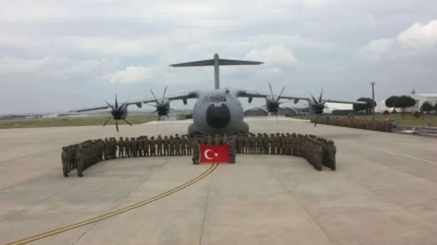 Türk askerinden Kosova'ya takviye sürüyor haberinin görseli