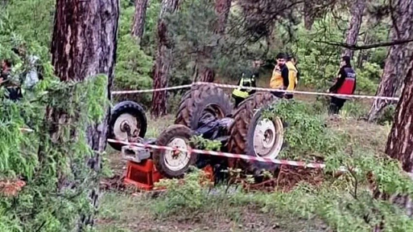 Kütahya'da traktör kazası... Kontrolden çıkarak devrildi haberinin görseli