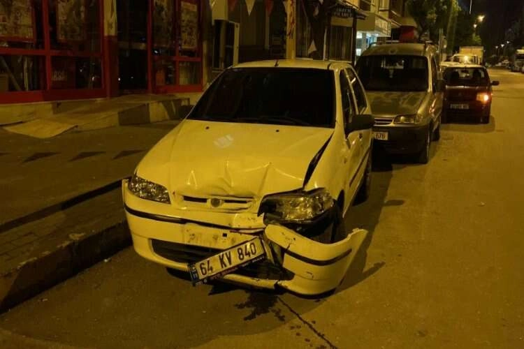 Uşak'ta kaza: İki otomobil çarpıştı haberinin görseli