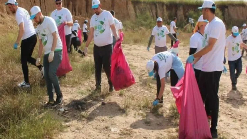 “Çöpleri hep birlikte topluyoruz" sloganıyla temizlediler