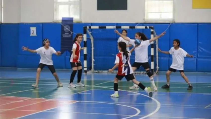 Denizli'de Minik Eller Hentbol Şenliği başladı haberinin görseli