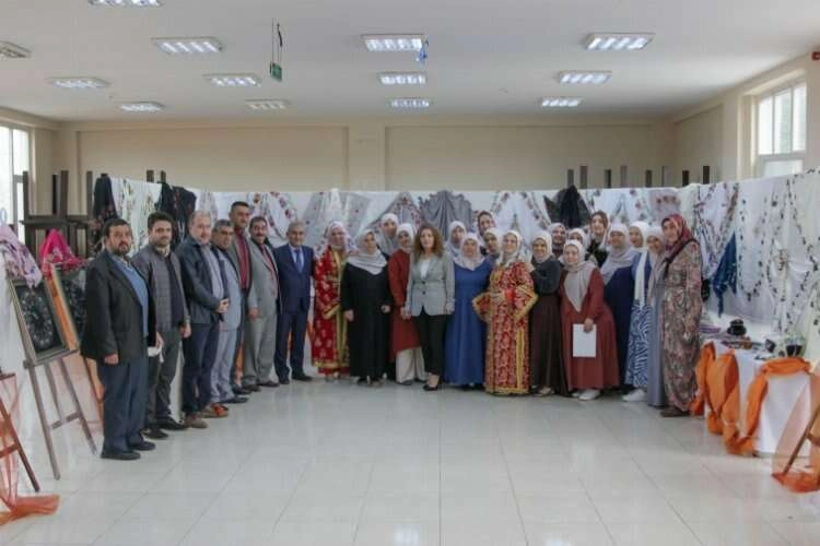 Üreten kadınların sergi açılışı gerçekleşti haberinin görseli