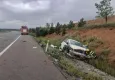 Kütahya'da otomobil şarampole devrildi