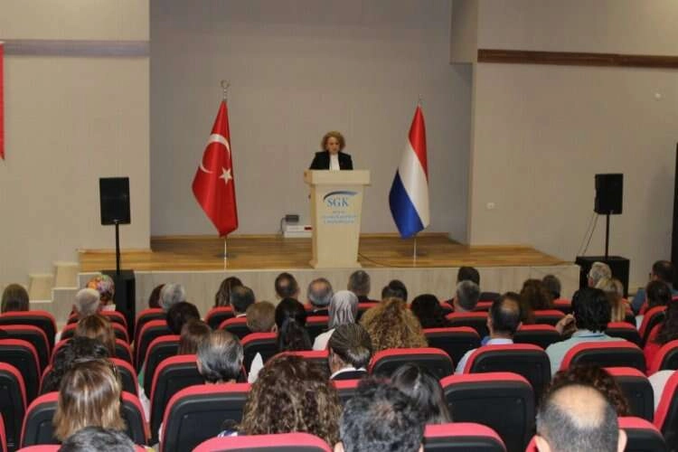 Aydın’da Türk ve Hollandalı vatandaşlar haklarını öğrenecek haberinin görseli