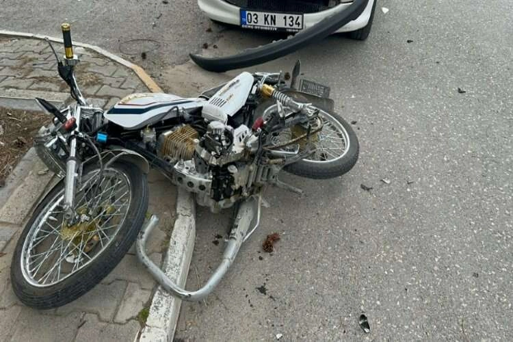 Görenler dehşete düştü motosikletteki gençler yaralandı haberinin görseli