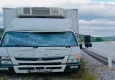 Afyonkarahisar'da kamyonet trafik uyarı tabelasına çarptı