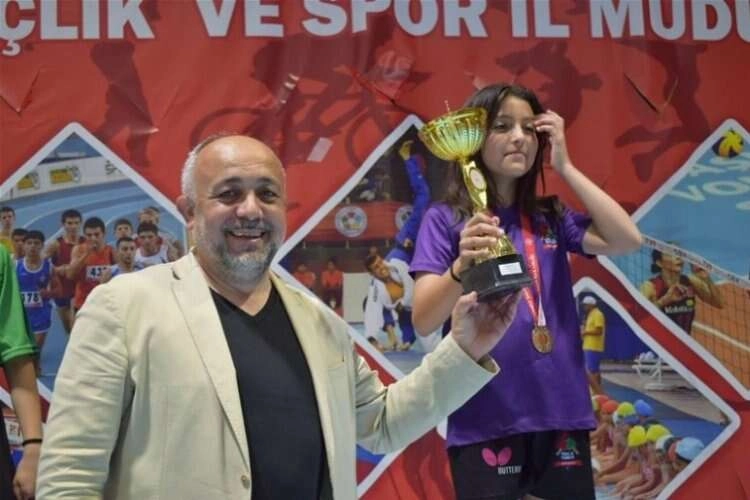 Derece elde eden sporculara madalyaları verildi haberinin görseli